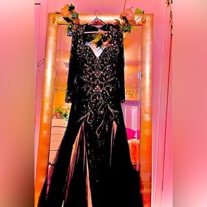 I’m black long sleeve sequined dress formal